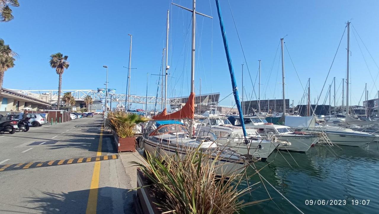 فندق Wonderful Boat For Families And Friends سان أدريان دي بيزوس المظهر الخارجي الصورة
